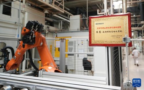 生產(chǎn)一線看智造 數(shù)字技術(shù)賦能企業(yè)“智改數(shù)轉(zhuǎn)網(wǎng)聯(lián)”，驅(qū)動(dòng)制造業(yè)高質(zhì)量發(fā)展